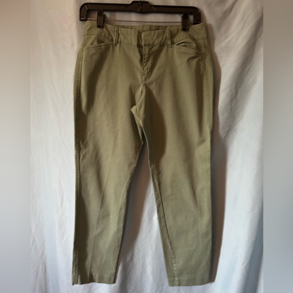Old Navy Women's Cropped Pants in Olive
